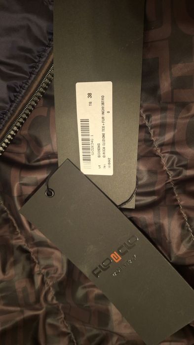 Geaca de dama cu dubla fata  Flo& CO

Masura 38 = M 

Made in Italy