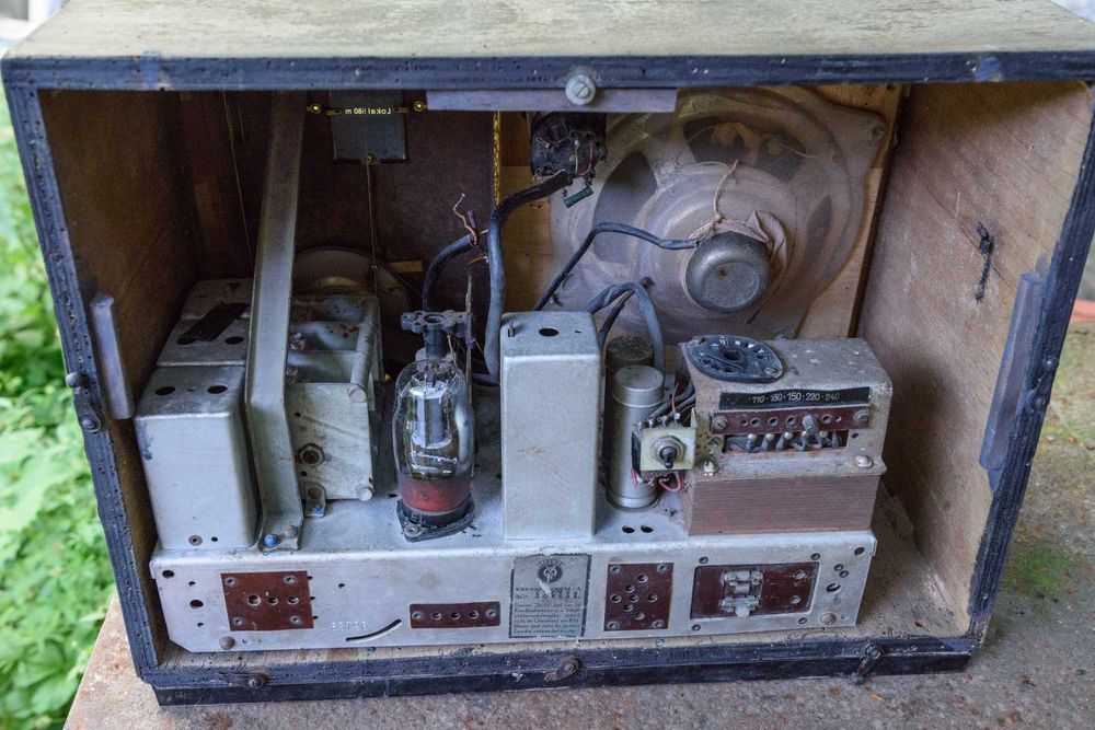 Лампов радиоприемник MINERVA 395 старо радио