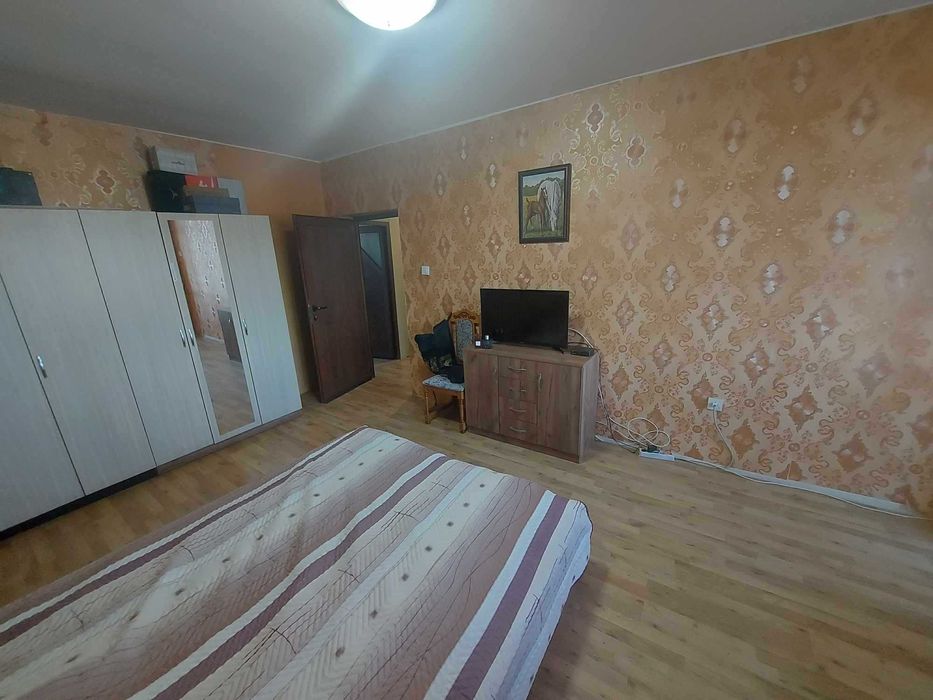 Продава се Тристаен апартамент в Търговище, Център - 80 кв.м за 765 €/кв.м - Снимка #8