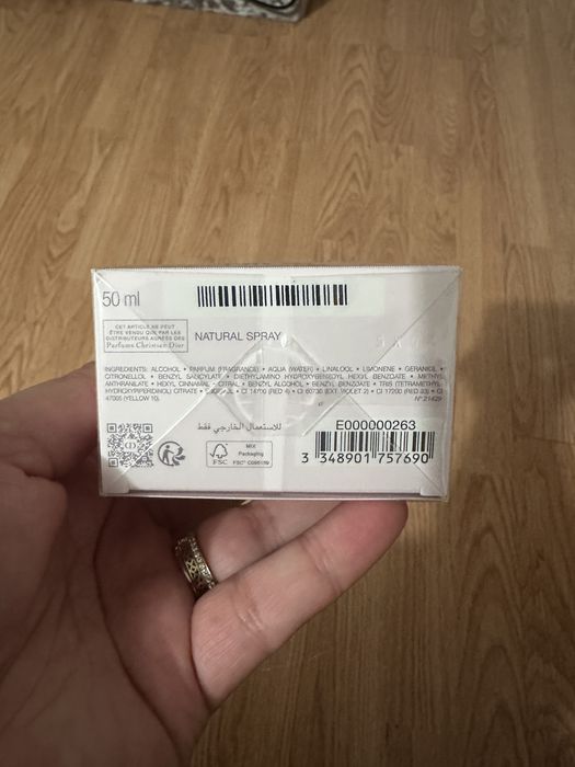 Apa de parfum Miss Dior Essence