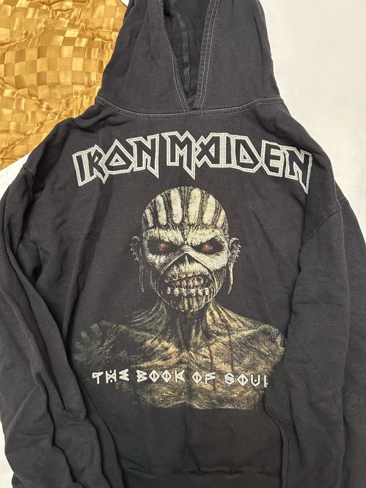 Продавам суичър на Iron Maiden