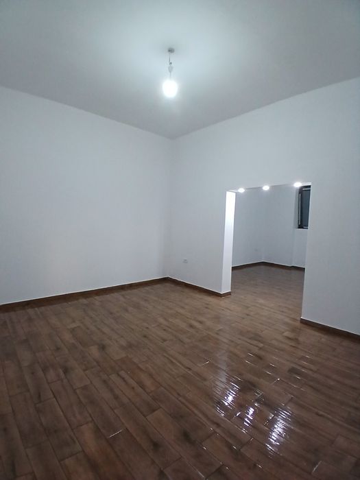 Vand urgent apartament ultracentral la vila parter