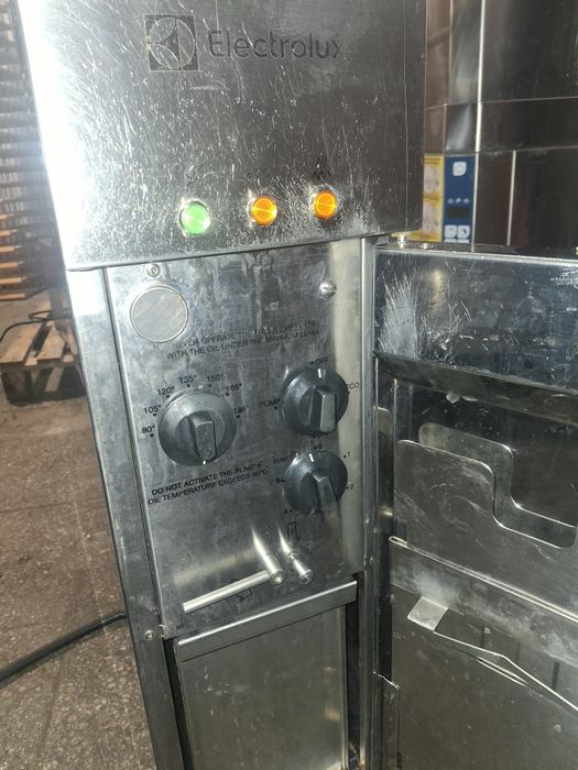 Фритюрник ELECTROLUX с филтрираща система  компактен