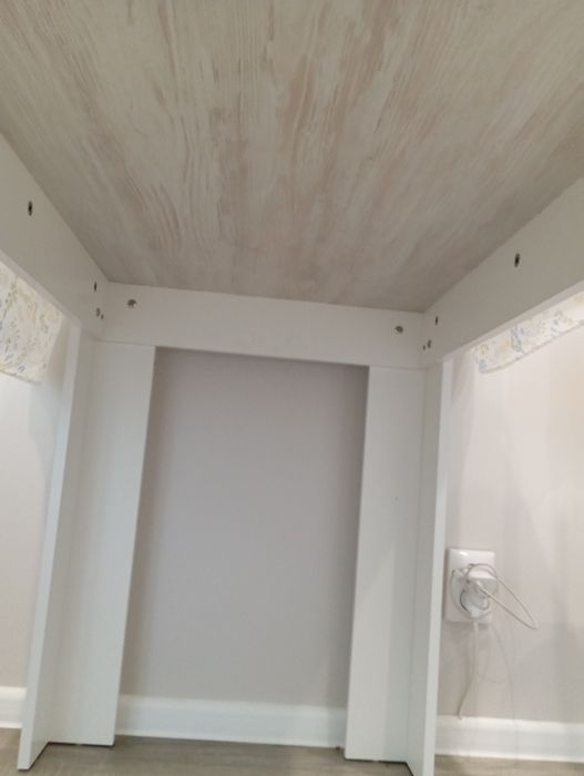 2 Кухонных стола продам