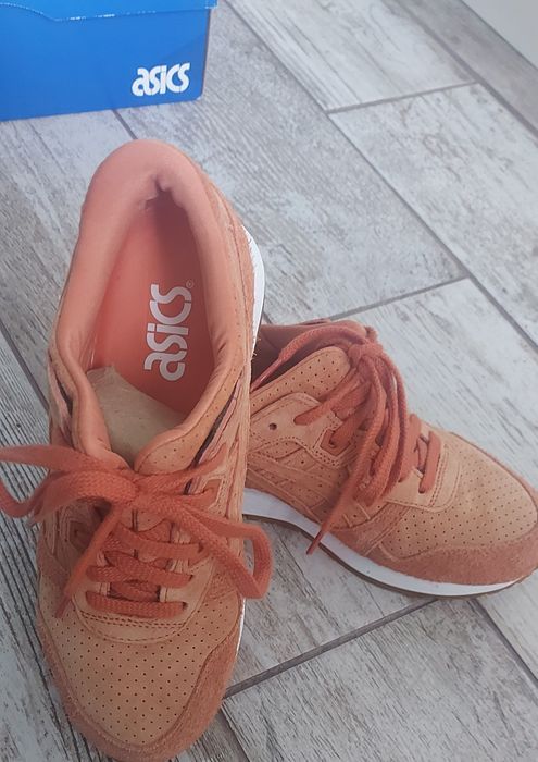Дамски сникърси ASICS