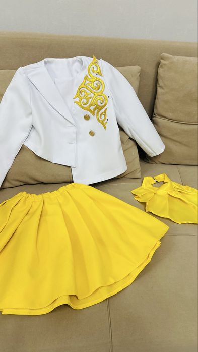 Продам костюм для девочек