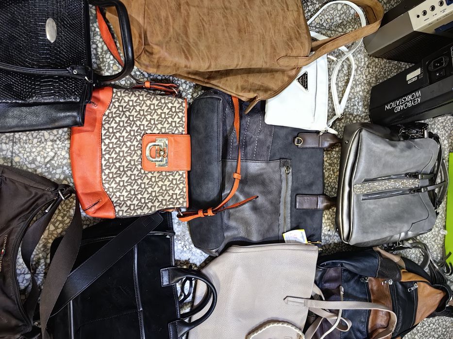 На едро дамски чанти 23 броя за 180 лв