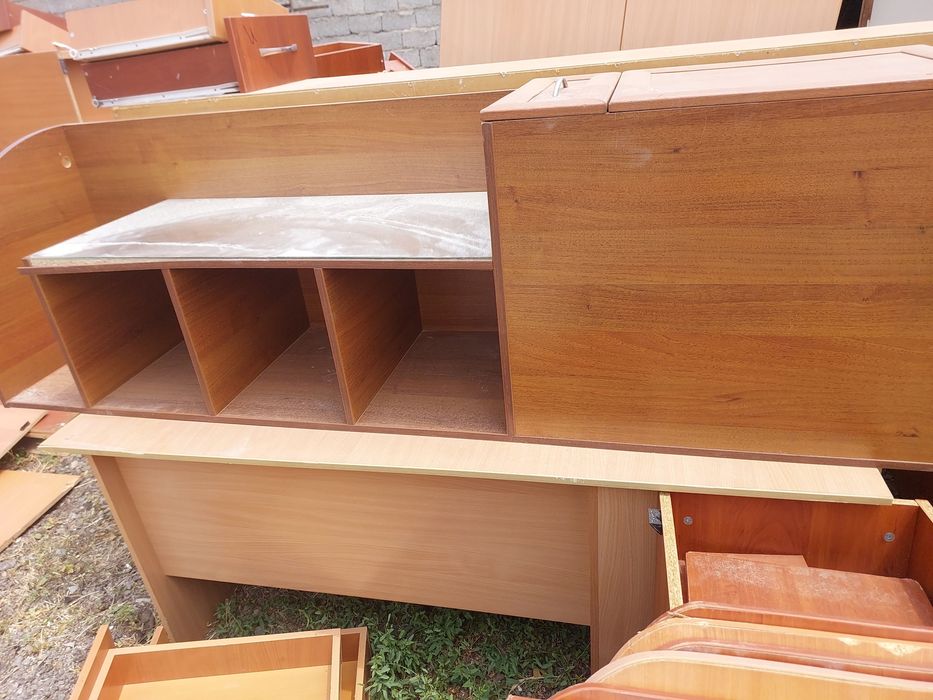 Продам столы, шкафы, тумбочки