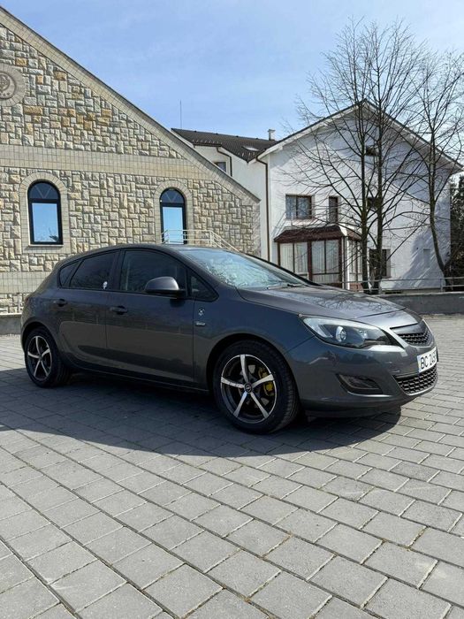 Opel Astra J Hatchback 1.7 CDTI - 2010