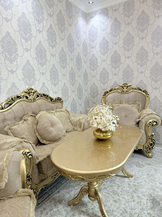 Mehmonhona uchun classica uslubdagi mebel