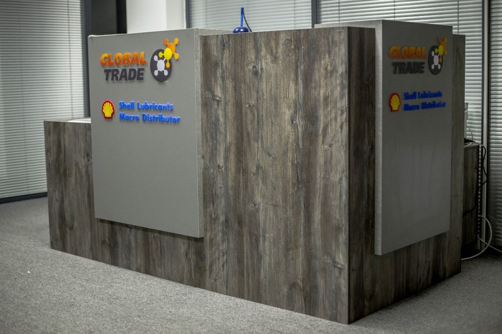 Ресепшены, стойки под заказ.