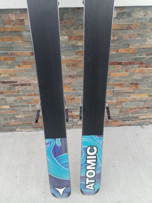 Atomic Bent 90 echipate cu legaturi Atomic Strive 12 GW