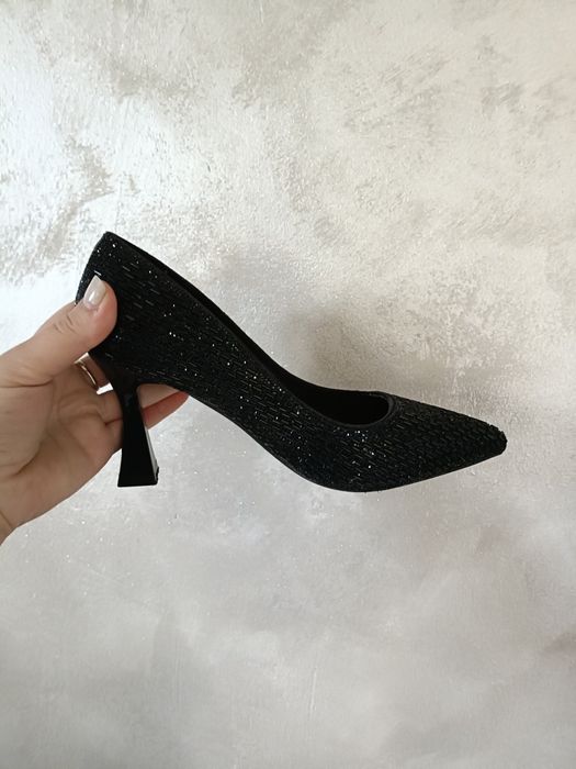 Pantofi noi superbi Nr 37