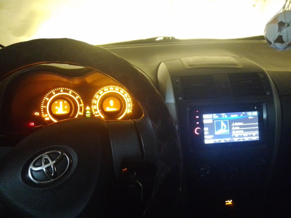 Тоёта  королла  2007