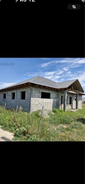 Продам  перспективный недостроеный дом ,200 кв.м