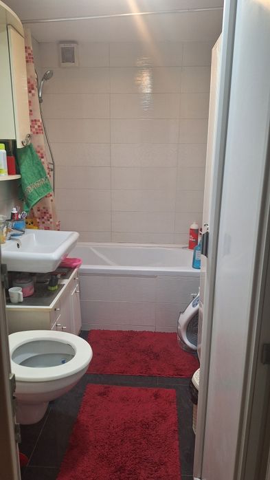 Apartament 3 camere de vânzare