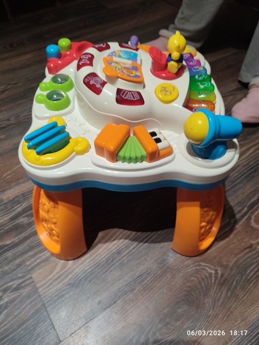 Măsuță cu activități pentru copii