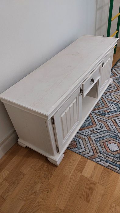 Шкаф со столами из натурального дерева