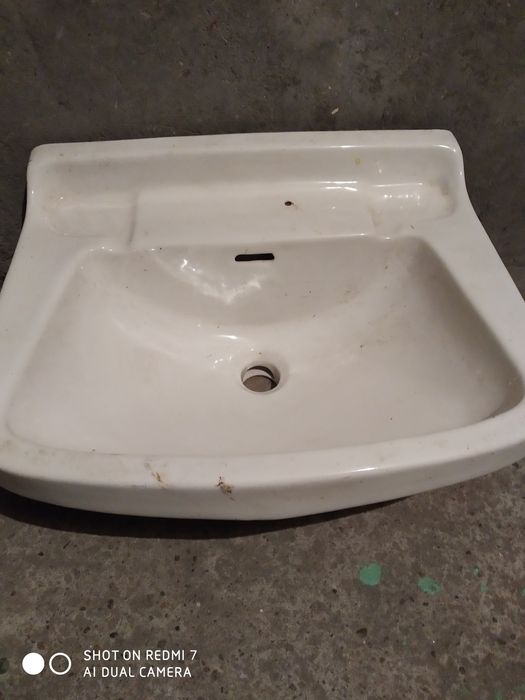 Керамична мивка за баня