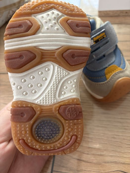 Продам детские кросовки