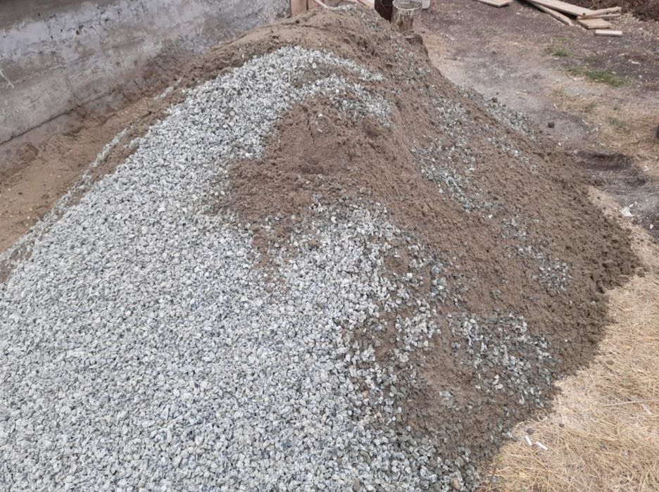 Balastru,nisip,piatră amestec pentru beton