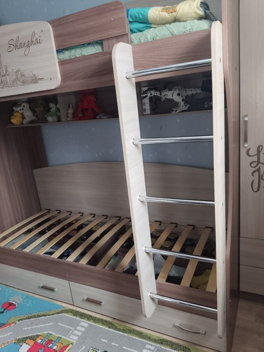 Двухъярусная кровать