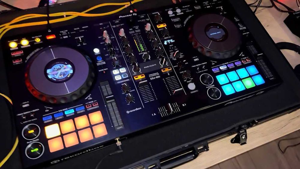 Pioneer DDJ-800 конзола + кейс | DJ контролер PIONEER