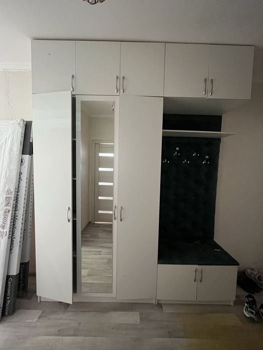 Продаётся прихожий шкаф