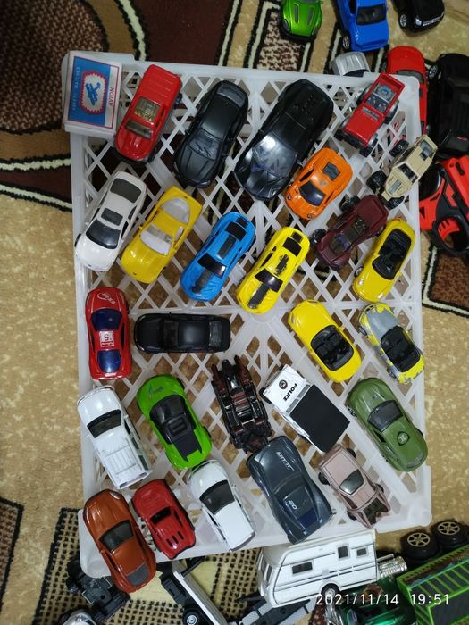 Продам игрушки. Машинки железные. Поштучно