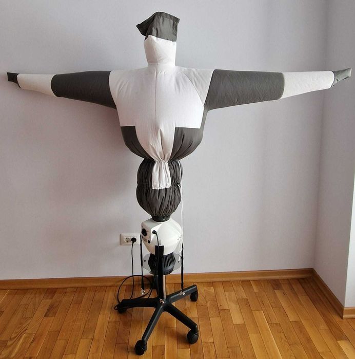 Aparat de uscat si calcat haine automat