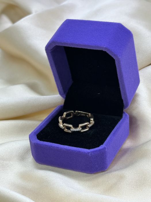 Золотое кольцо с фианитами