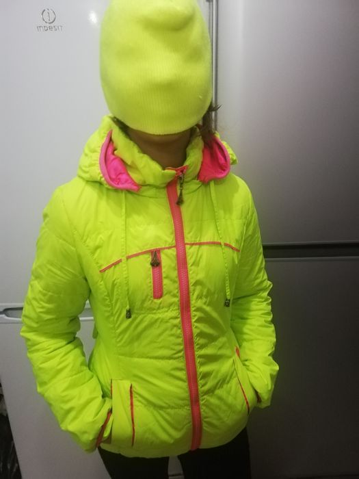 Продам куртки на девочку