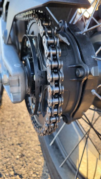 Adventure touring Aprilia Tuareg 660, accesorizata