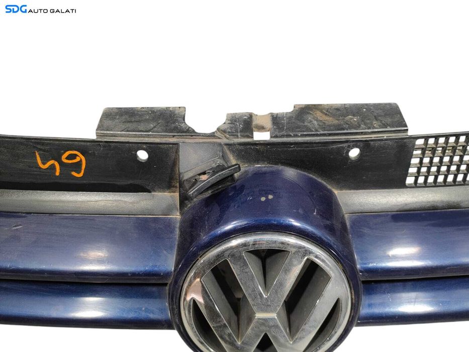 Grila cu Emblema Spoiler Bara Fata Volkswagen Golf 4 1998 - 2005 Cod 1J0853655G 1J0853651H (Fisuri) [L5203]