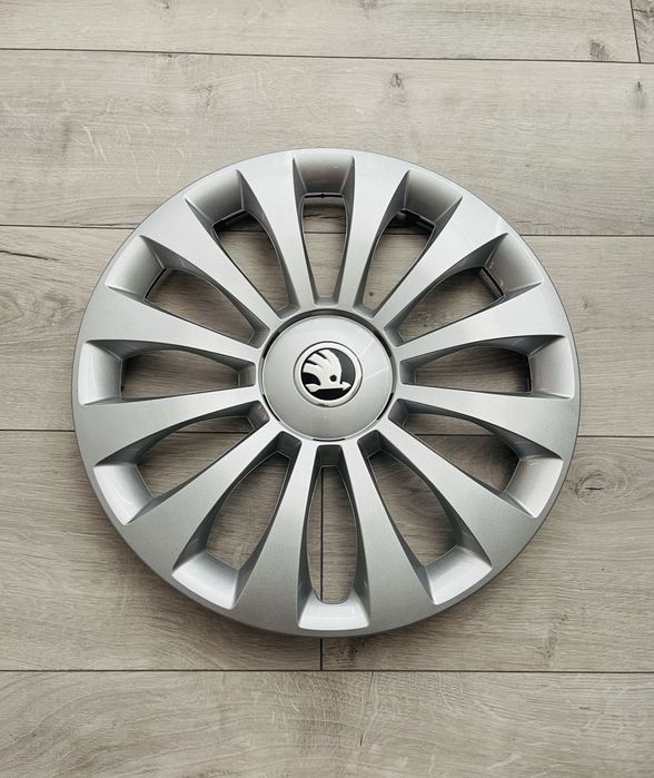 Чисто нов 1 брой 15 цолов оригинален тас за Skoda