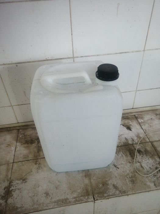 Продам канистры от химии