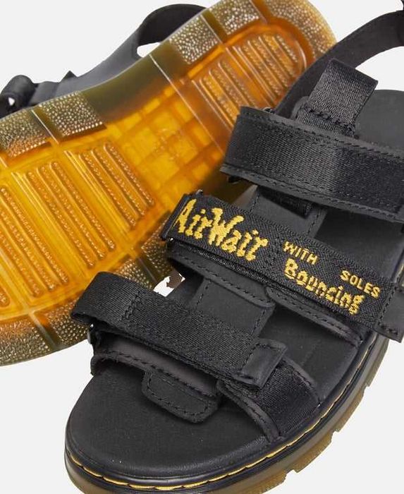 сандали Dr. Martens