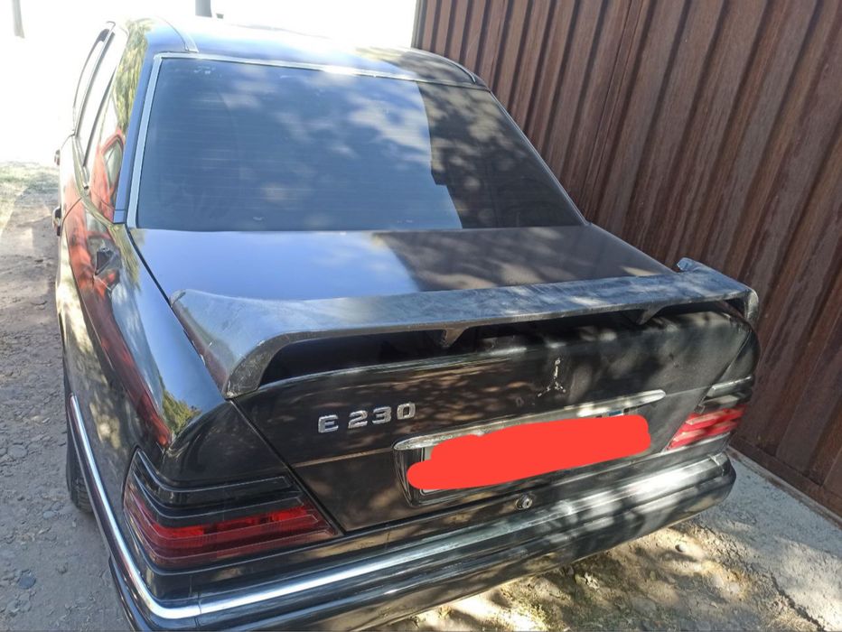 Мерседес W124 спойлер