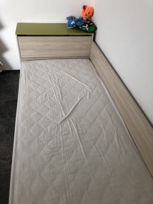 Детска стая- легло, матрак, ракла и бюро