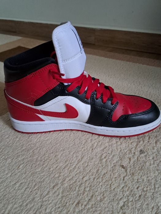 NIKE Jordan 1 mid