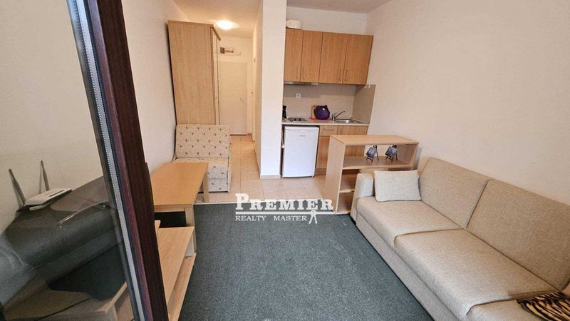 Студио 40м² с гледка басейн в Ахелой на 1-линия море