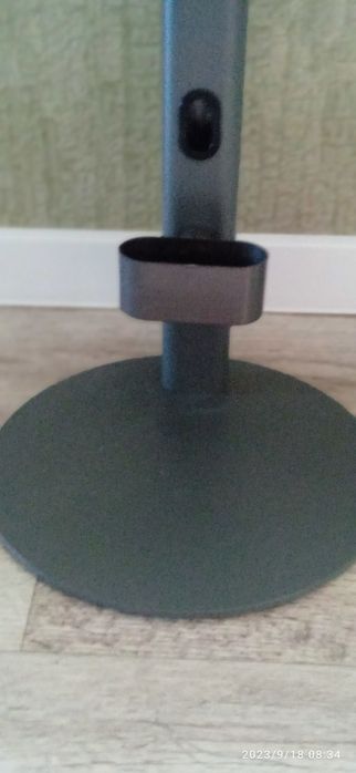 Продам подставку для пылесоса Dyson, полностью новая.