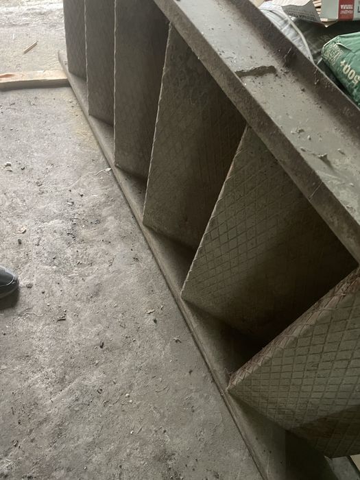 Продам лестницу металлическую