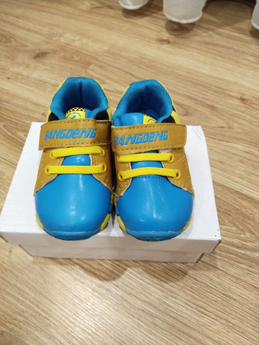 Продам детскую обувь