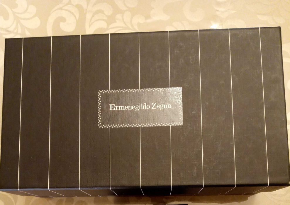 Брендовая коробка Ermenigildo Zegna и белая шкатулка.Цена30тыс за все