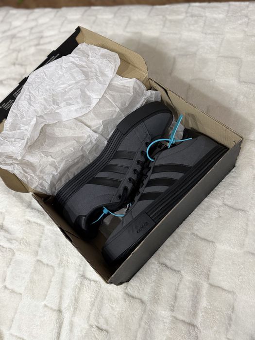 Adidas. Натуральная замша.