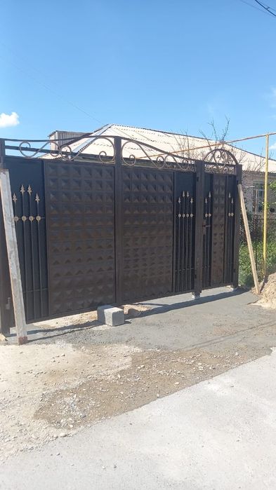 Глянцевый еврозабор ворота