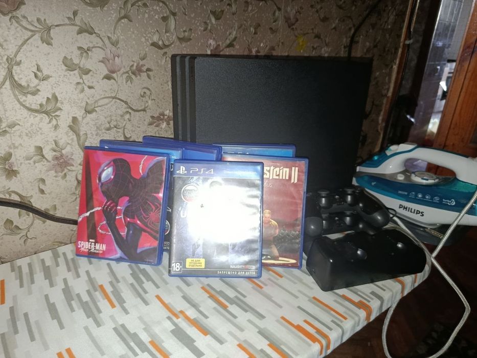 [Срочно] Продам PLAYSTATION 4 PRO CUH-7016B