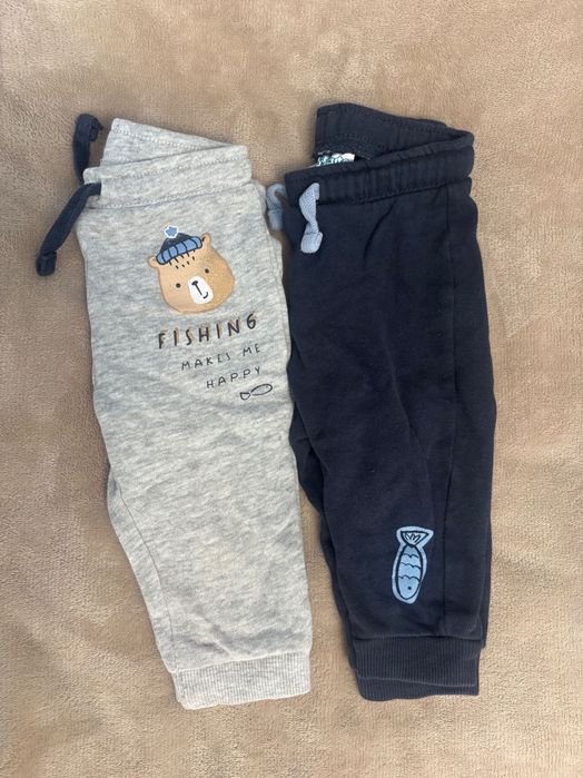 Vand doua perechi pantaloni sport marime 74