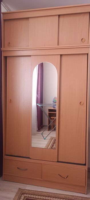 Продам шкаф платяной
